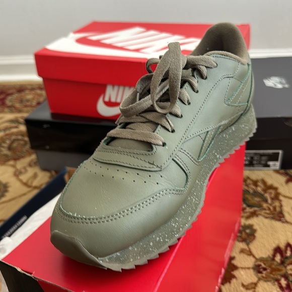 Men’s Reebok Classic Leather Size 9. Worn 1 time ! - Picture 2 of 4